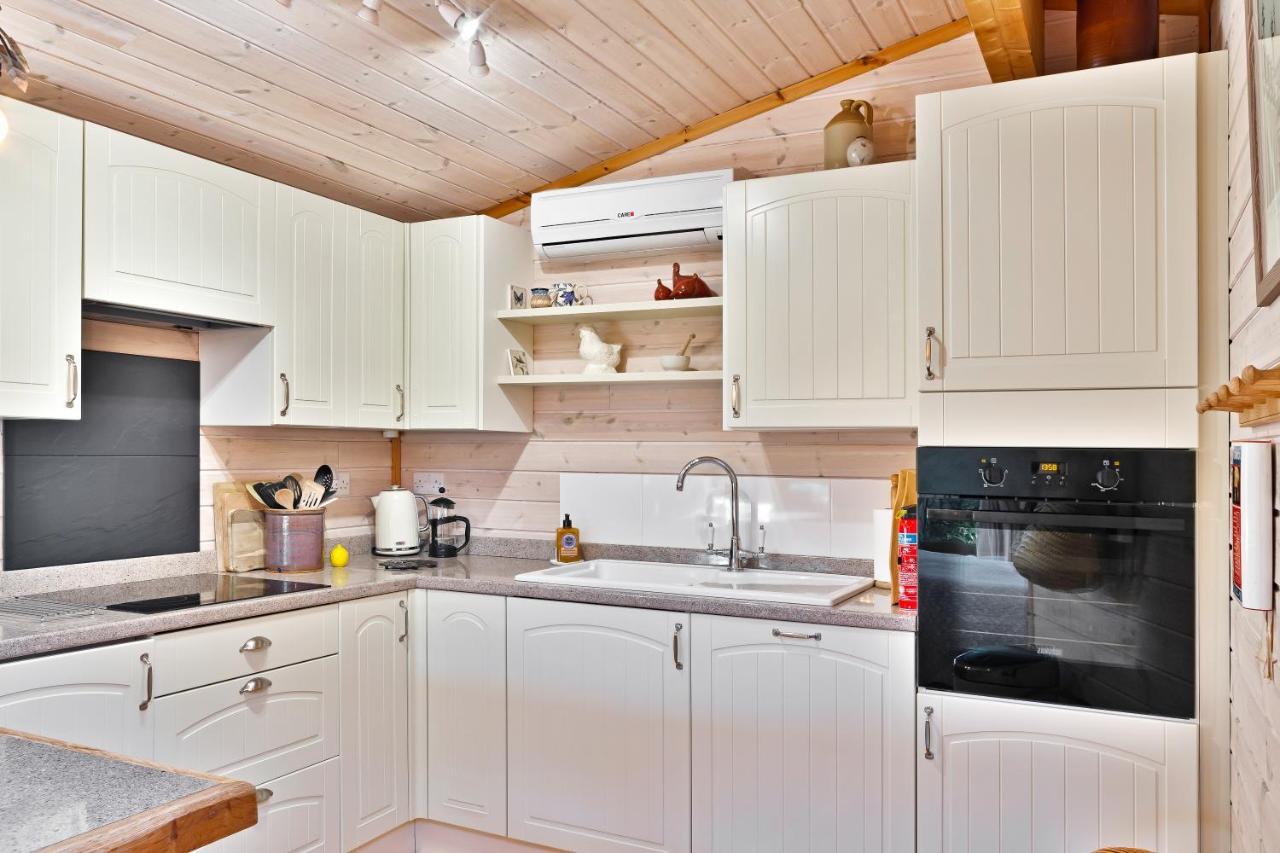 The Lodge - Luxury Lodge With Super King Size Bed, Kitchen & Shower Room Hurstpierpoint Exterior photo