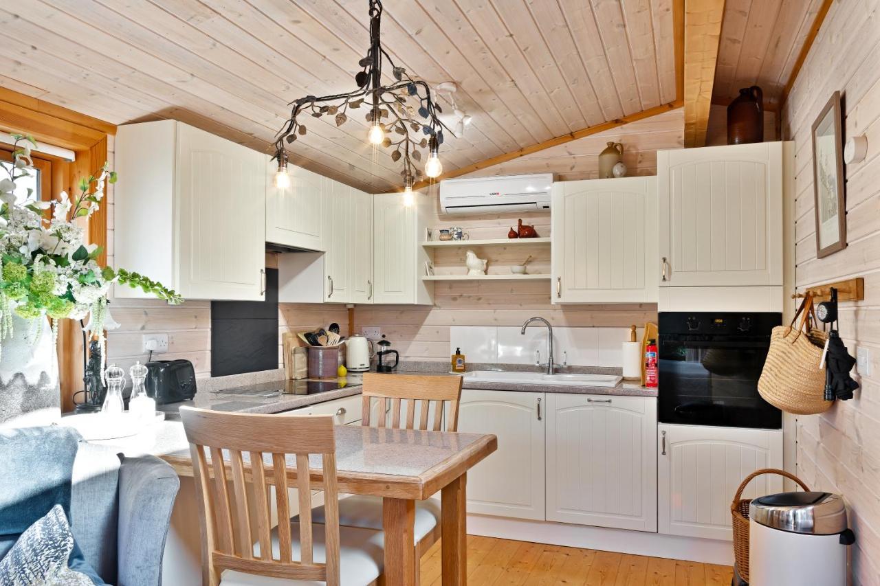 The Lodge - Luxury Lodge With Super King Size Bed, Kitchen & Shower Room Hurstpierpoint Exterior photo